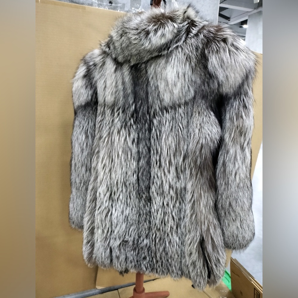 (Royal Saga Fox) Real Silver Fox Fur Coat - Picture 3 of 11